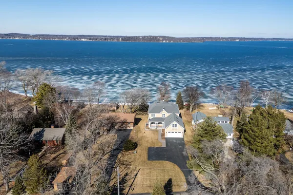 $3,849,000 | W3024 Longview Green Lake, Markesan, WI 53946