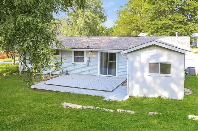 $1,910 | 5612 North Euclid Avenue, Kansas City, MO 64118