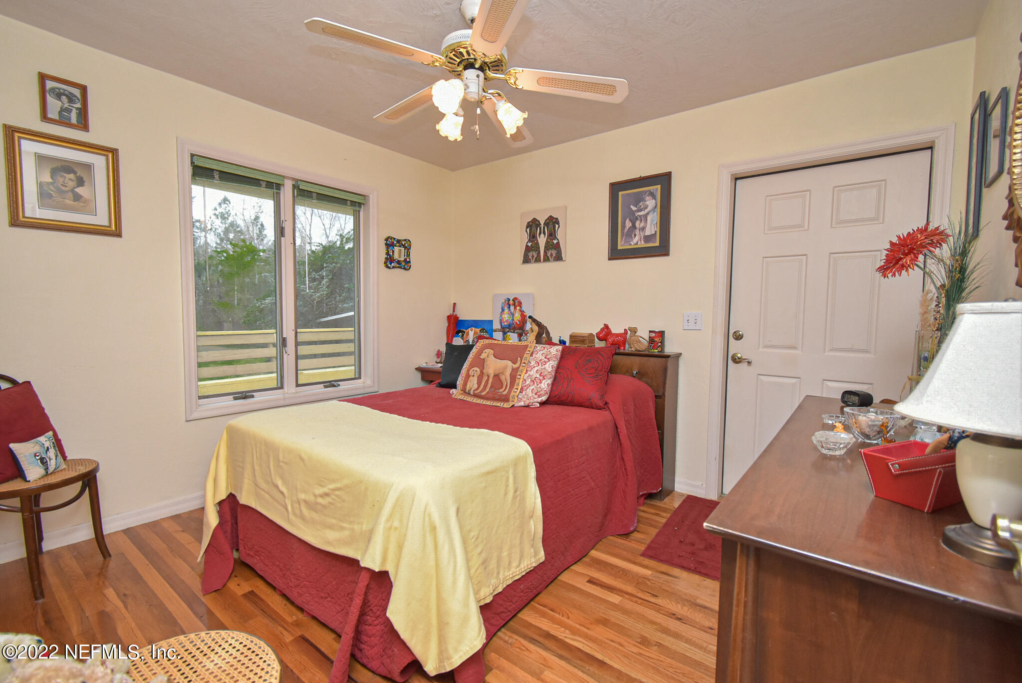 566 Clifton Road Crescent City, FL 32112 - Photo 28 of 41 a bedroom with a bed and a table in it