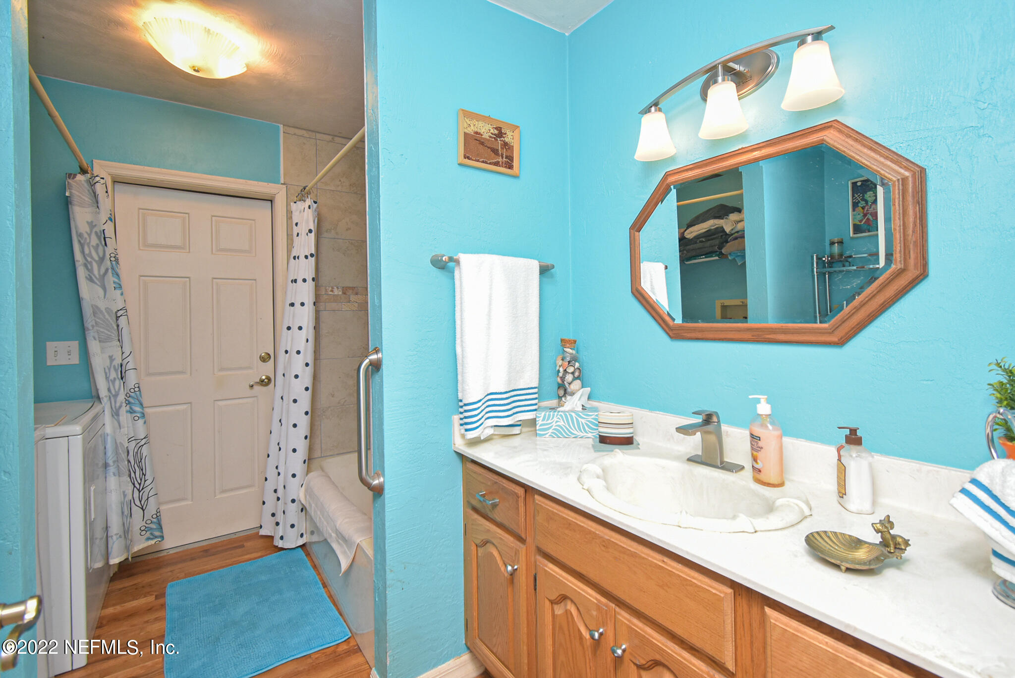 566 Clifton Road Crescent City, FL 32112 - Photo 30 of 41 a en suite bathroom with a sink a mirror and a shower