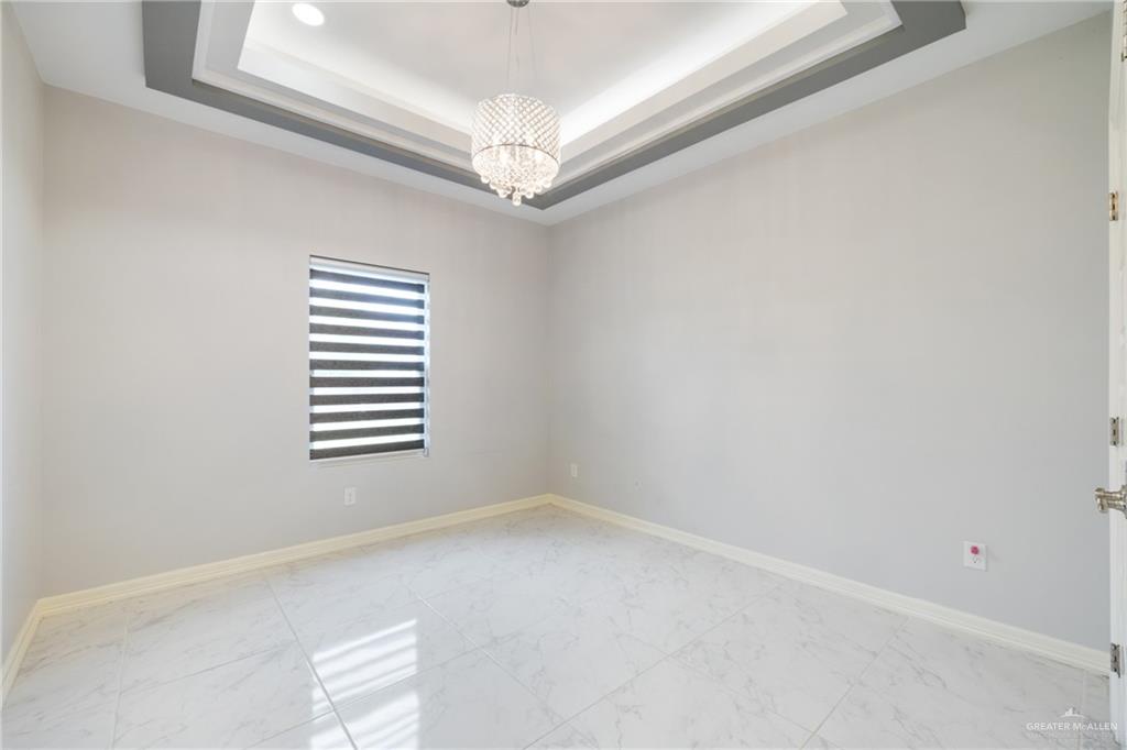 1422 South Esperanza Street Pharr, TX 78577 - Photo 11 of 16 en empty room with windows and ceiling fan