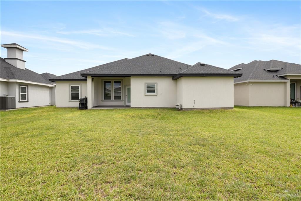 1422 South Esperanza Street Pharr, TX 78577 - Photo 16 of 16 a house that has a big yard