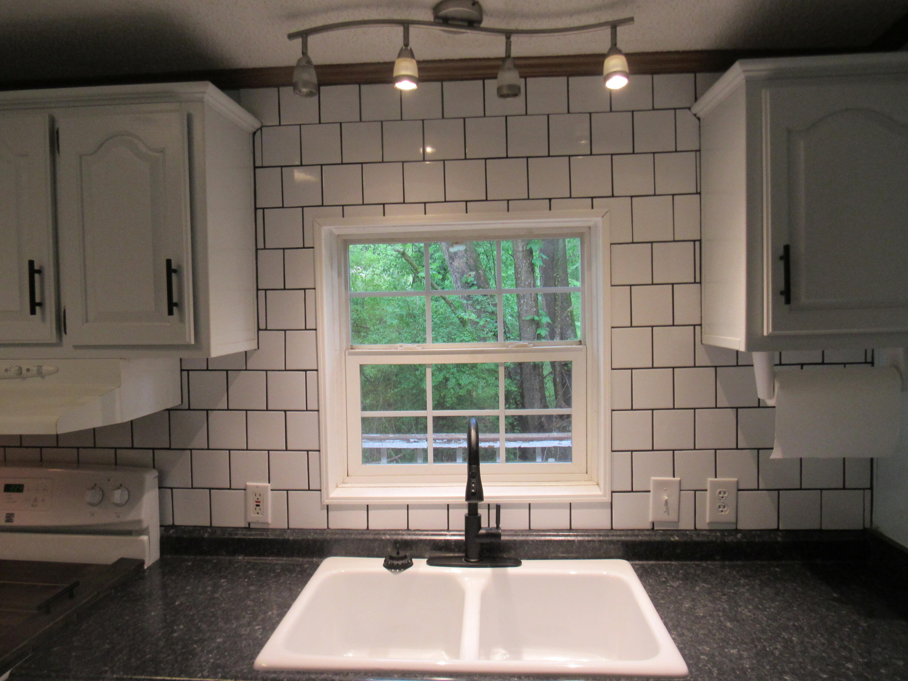 820 Bluff Road Harriman, TN 37748 - Photo 11 of 32 Tile work with