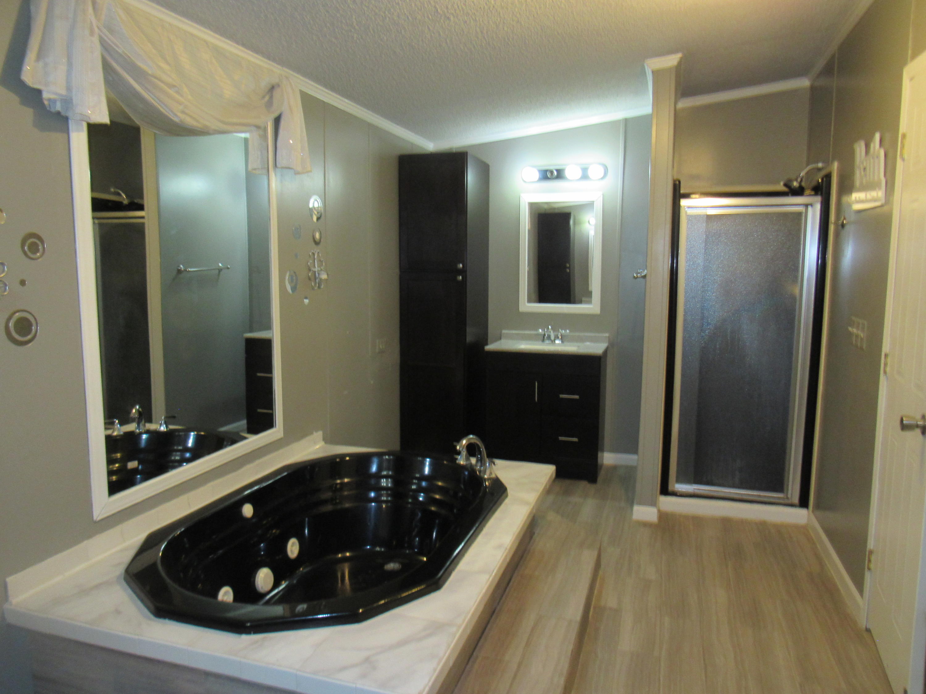820 Bluff Road Harriman, TN 37748 - Photo 27 of 32 Master Bathroom