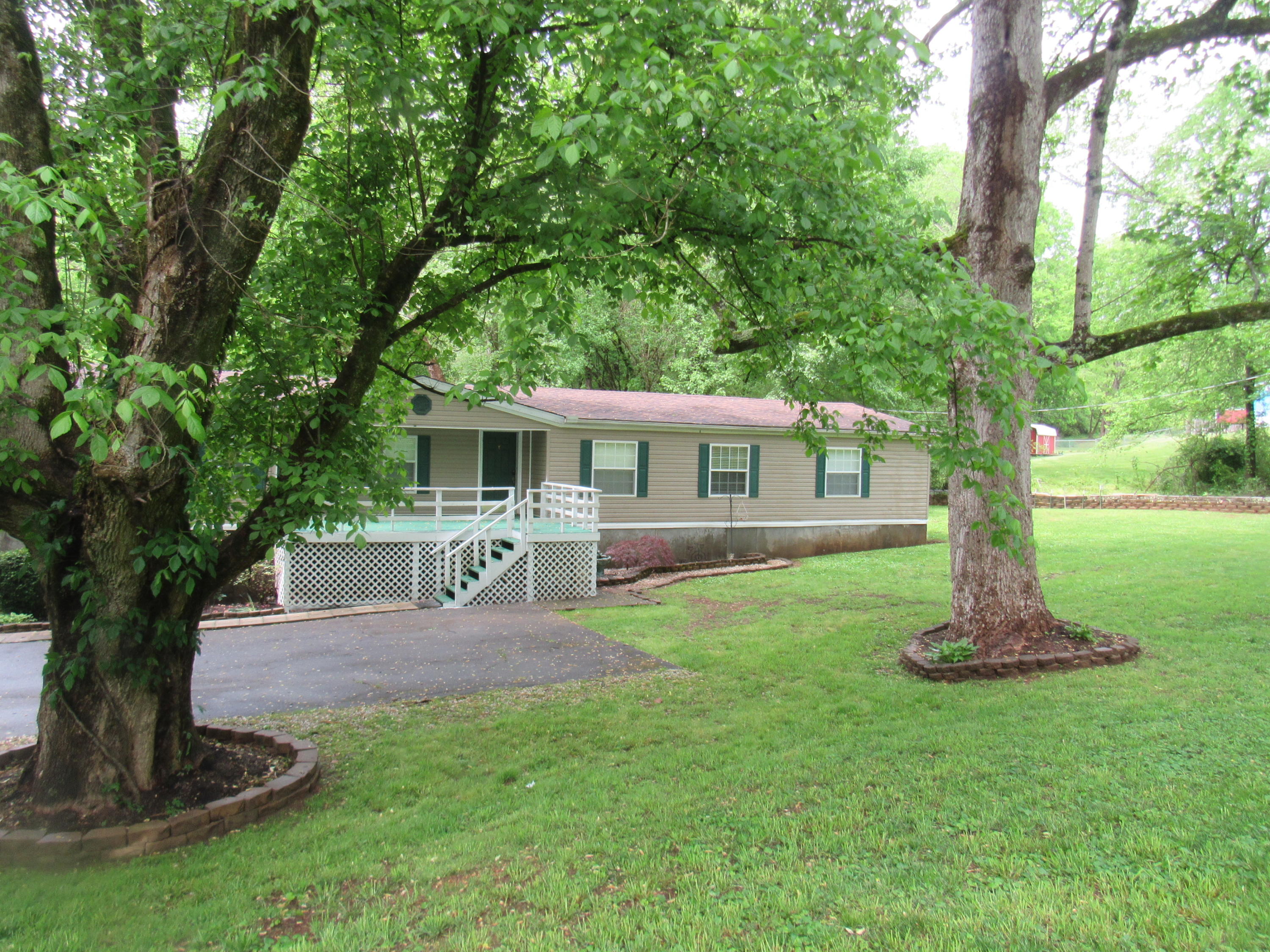 820 Bluff Road Harriman, TN 37748 - Photo 5 of 32 Lovely front, private area