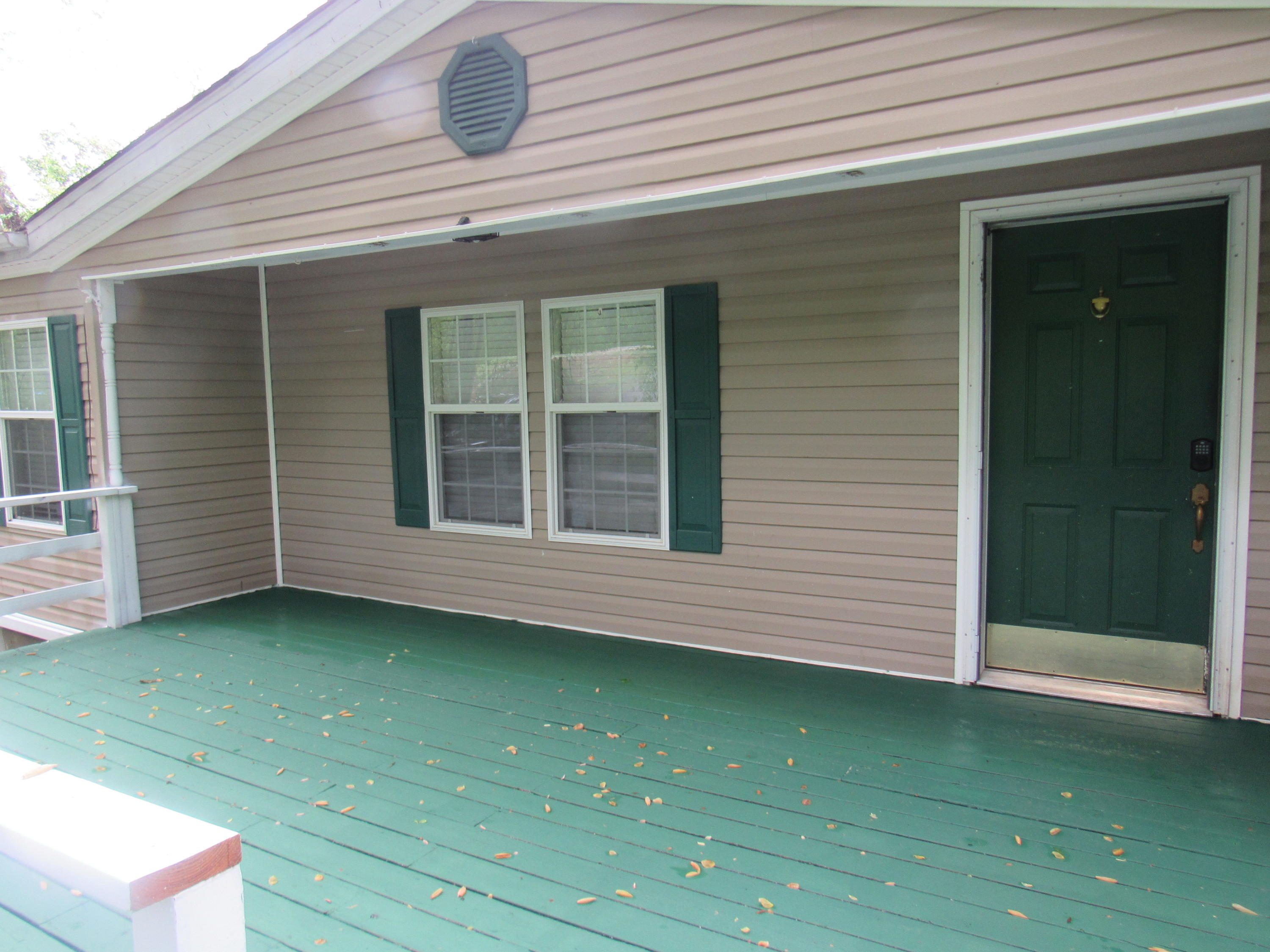 820 Bluff Road Harriman, TN 37748 - Photo 9 of 32 Partially covered front porch