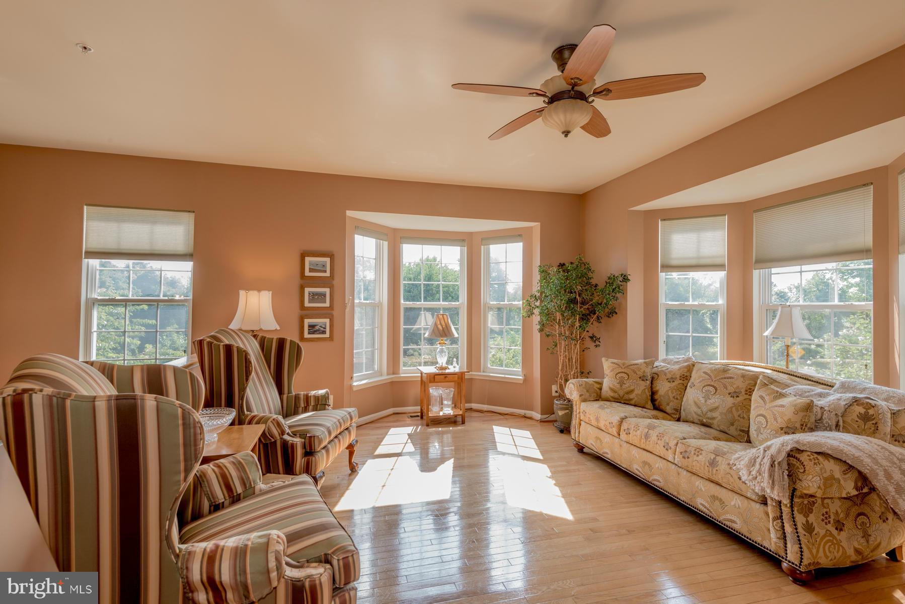 664 Luthardt Road Middle River, MD 21220 - Photo 4 of 18 Living Room