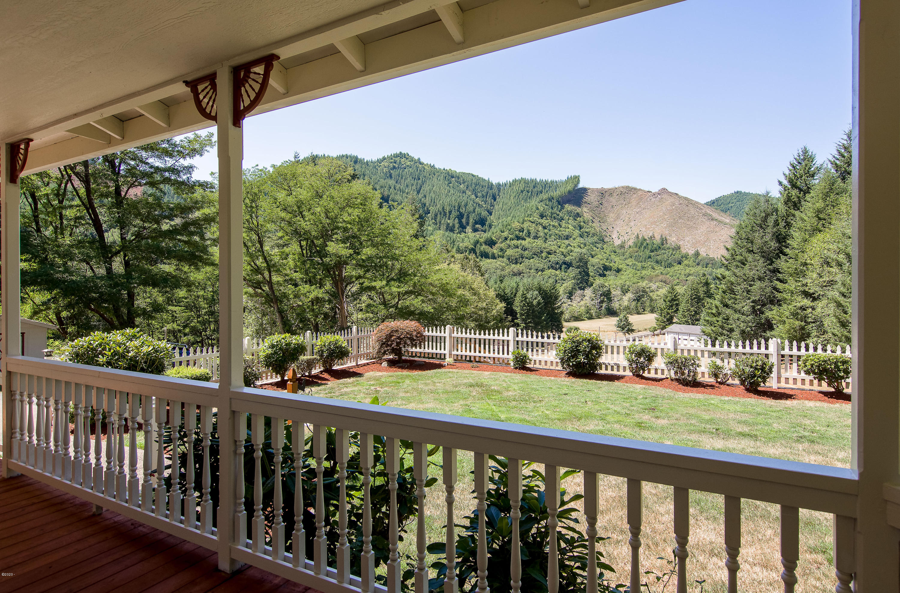 2536 Nashville Road Eddyville, OR 97343 - Photo 5 of 39 Front wrap around porch