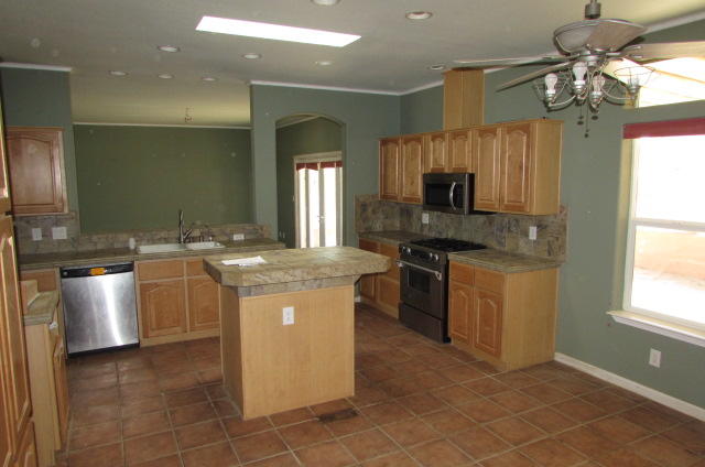 17150 Fort Tejon Road Llano, CA 93544 - Photo 3 of 12 012