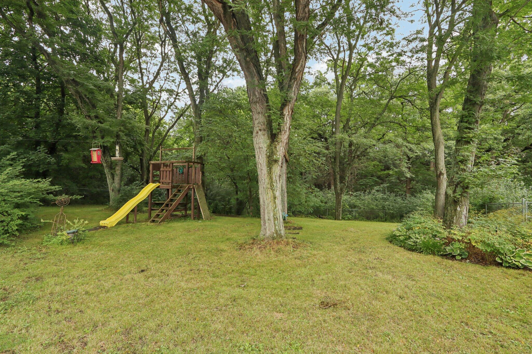 1009 Spring Valley Road Burlington, WI 53105 - Photo 32 of 46 Enjoy the Privacy