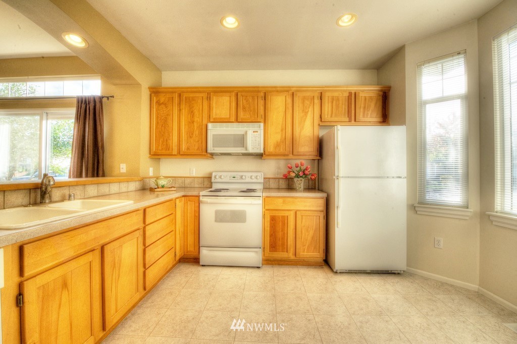 10850 Southeast 187th Lane Renton, WA 98055 - Photo 10 of 18 Gallery Image 10