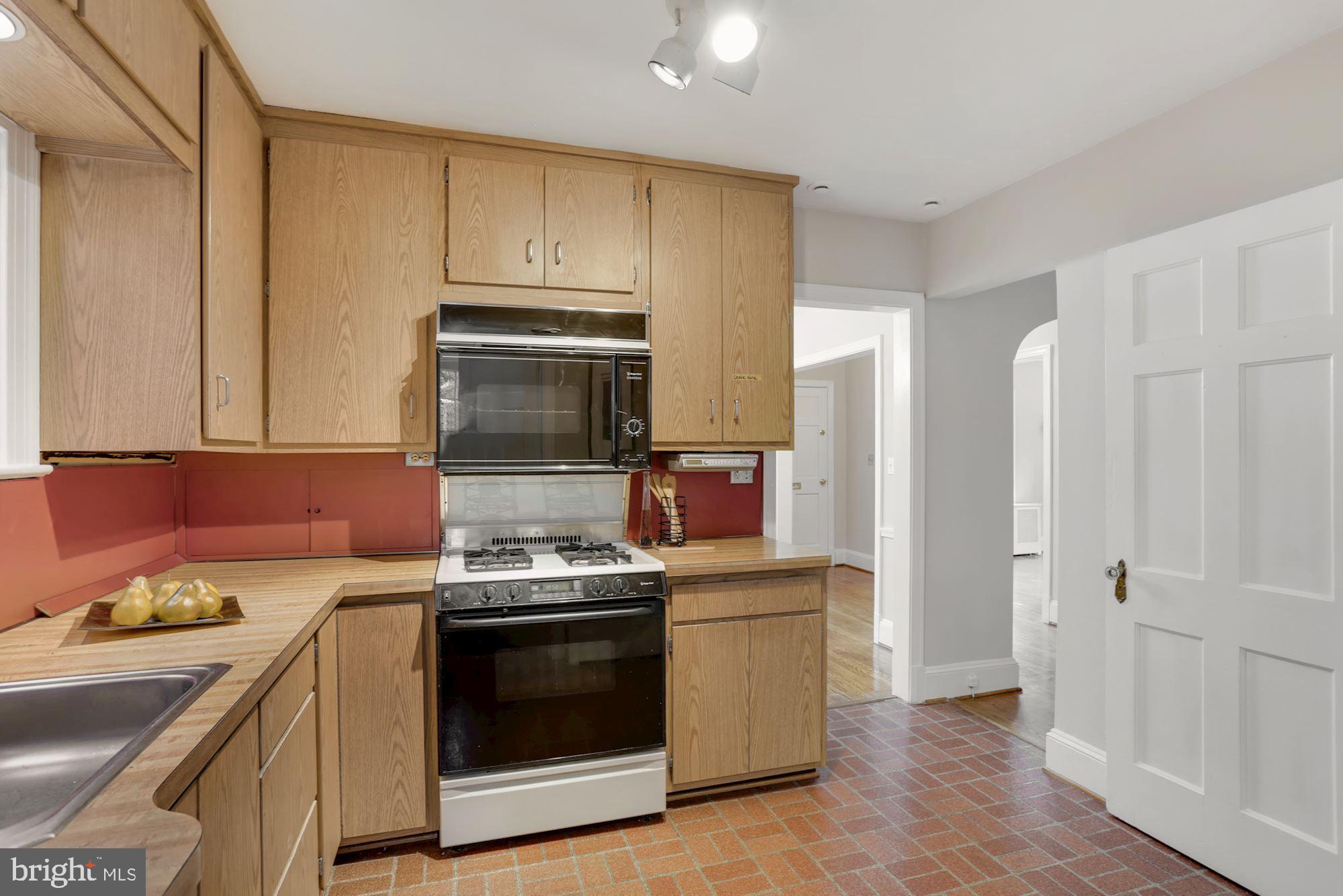 5724 Nebraska Avenue Northwest Washington, DC 20015 - Photo 10 of 28