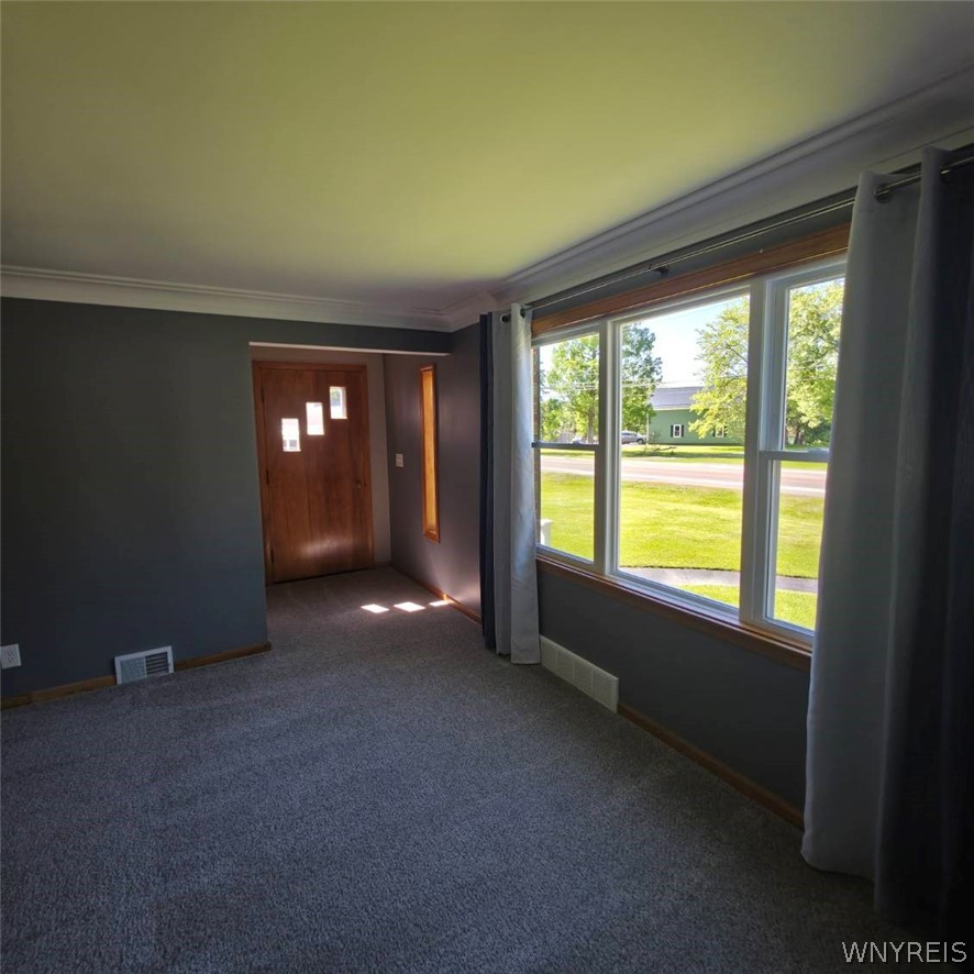 21 East And West Road West Seneca, NY 14224 - Photo 8 of 23