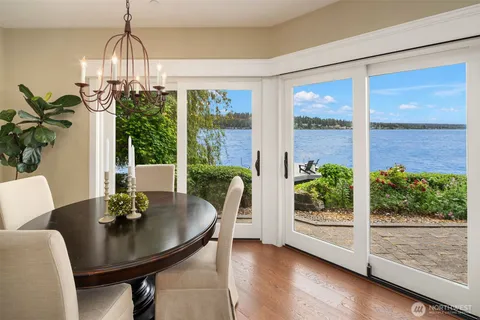 $3,800,000 | 2033 East Lake Sammamish Parkway Northeast, Sammamish, WA 98074