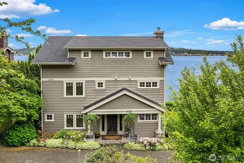 $3,800,000 | 2033 East Lake Sammamish Parkway Northeast, Sammamish, WA 98074