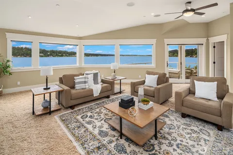 $3,800,000 | 2033 East Lake Sammamish Parkway Northeast, Sammamish, WA 98074