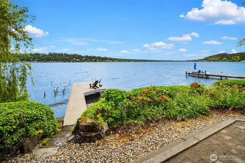 $3,800,000 | 2033 East Lake Sammamish Parkway Northeast, Sammamish, WA 98074