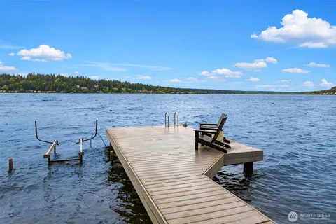 $3,800,000 | 2033 East Lake Sammamish Parkway Northeast, Sammamish, WA 98074