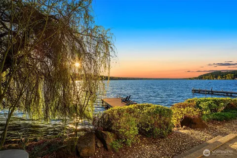 $3,800,000 | 2033 East Lake Sammamish Parkway Northeast, Sammamish, WA 98074