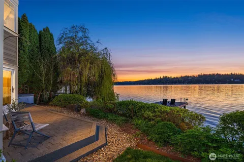 $3,800,000 | 2033 East Lake Sammamish Parkway Northeast, Sammamish, WA 98074