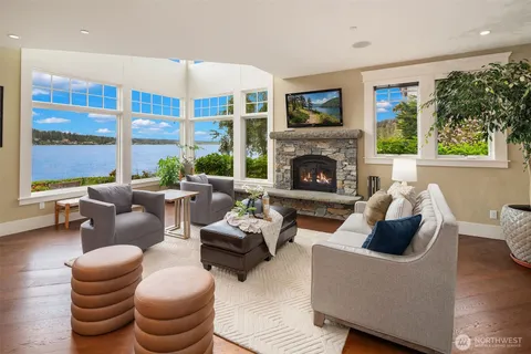 $3,800,000 | 2033 East Lake Sammamish Parkway Northeast, Sammamish, WA 98074