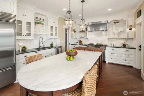 $3,800,000 | 2033 East Lake Sammamish Parkway Northeast, Sammamish, WA 98074