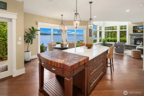 $3,800,000 | 2033 East Lake Sammamish Parkway Northeast, Sammamish, WA 98074