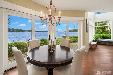 $3,800,000 | 2033 East Lake Sammamish Parkway Northeast, Sammamish, WA 98074