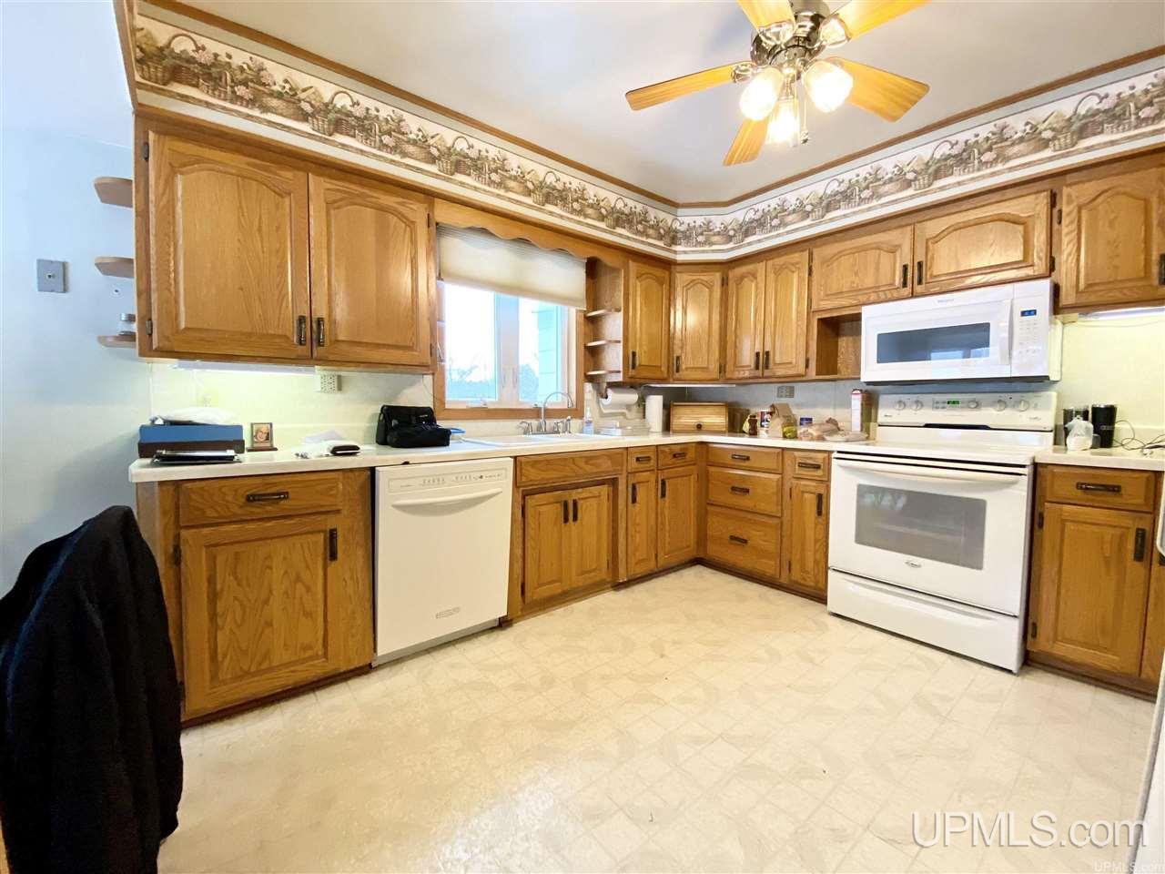 7573 County 426 M.5 Road Gladstone, MI 49837 - Photo 6 of 37 Gallery Image 6