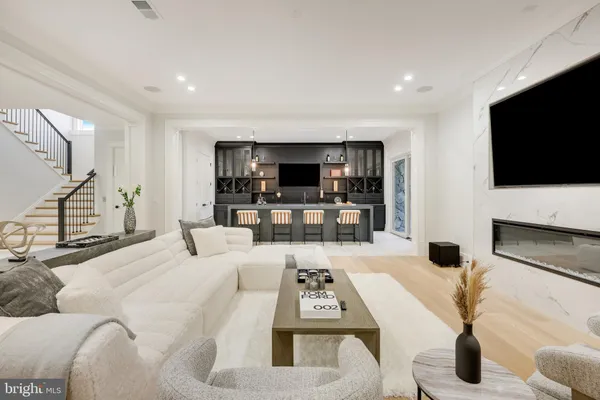 $5,489,000 | 725 Lawton Street, McLean, VA 22101