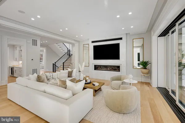 $5,489,000 | 725 Lawton Street, McLean, VA 22101