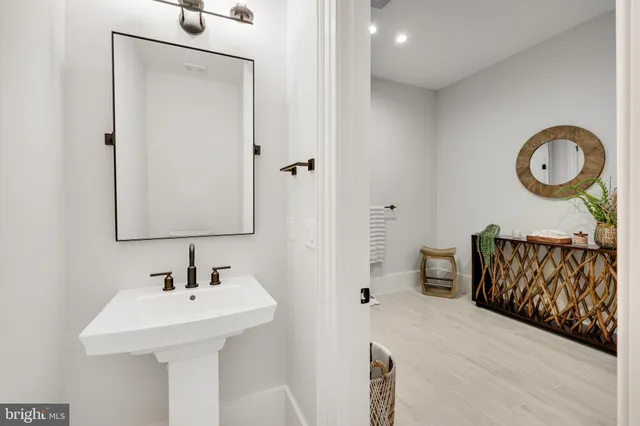 $5,489,000 | 725 Lawton Street, McLean, VA 22101