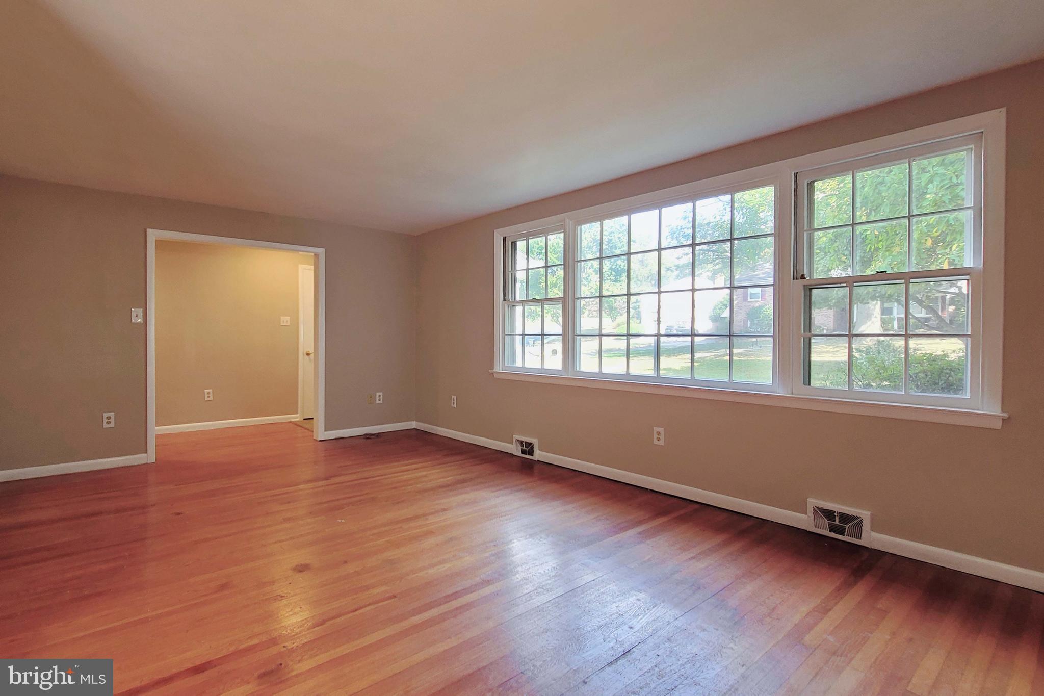120 Snyder Lane Springfield, PA 19064 - Photo 6 of 28 Gallery Image 6
