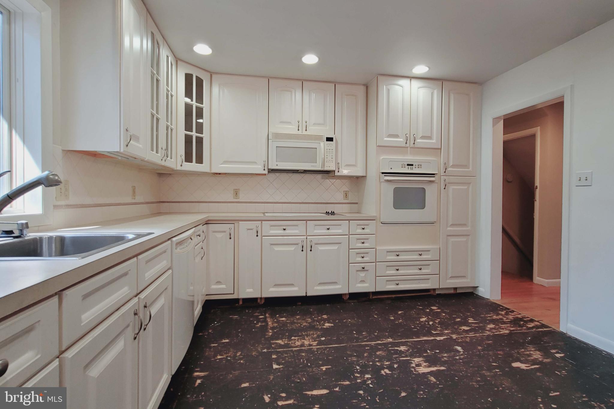 120 Snyder Lane Springfield, PA 19064 - Photo 9 of 28 Gallery Image 9