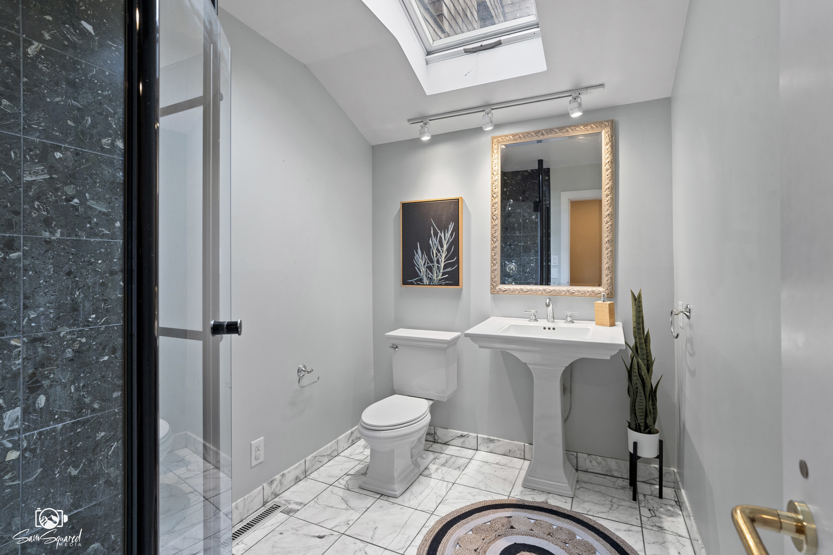 1886 Springview Drive Kankakee, IL 60901 - Photo 28 of 42 a bathroom with a sink and mirror with toilet