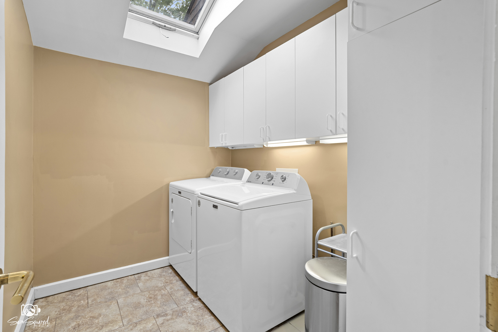 1886 Springview Drive Kankakee, IL 60901 - Photo 34 of 42 a utility room with dryer and washer