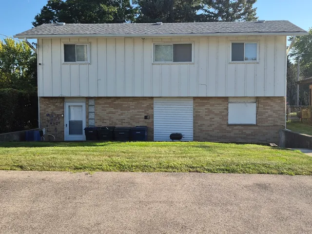 $1,800 | 1604 20th Street, North Chicago, IL 60064