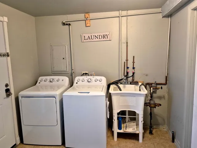 $1,800 | 1604 20th Street, North Chicago, IL 60064