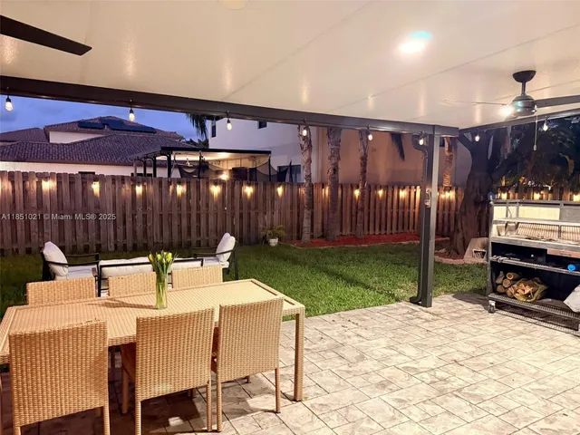 a view of a yard in a patio