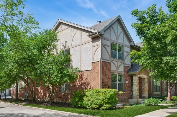 $4,800 | 1925 Brentwood Road, Northbrook, IL 60062