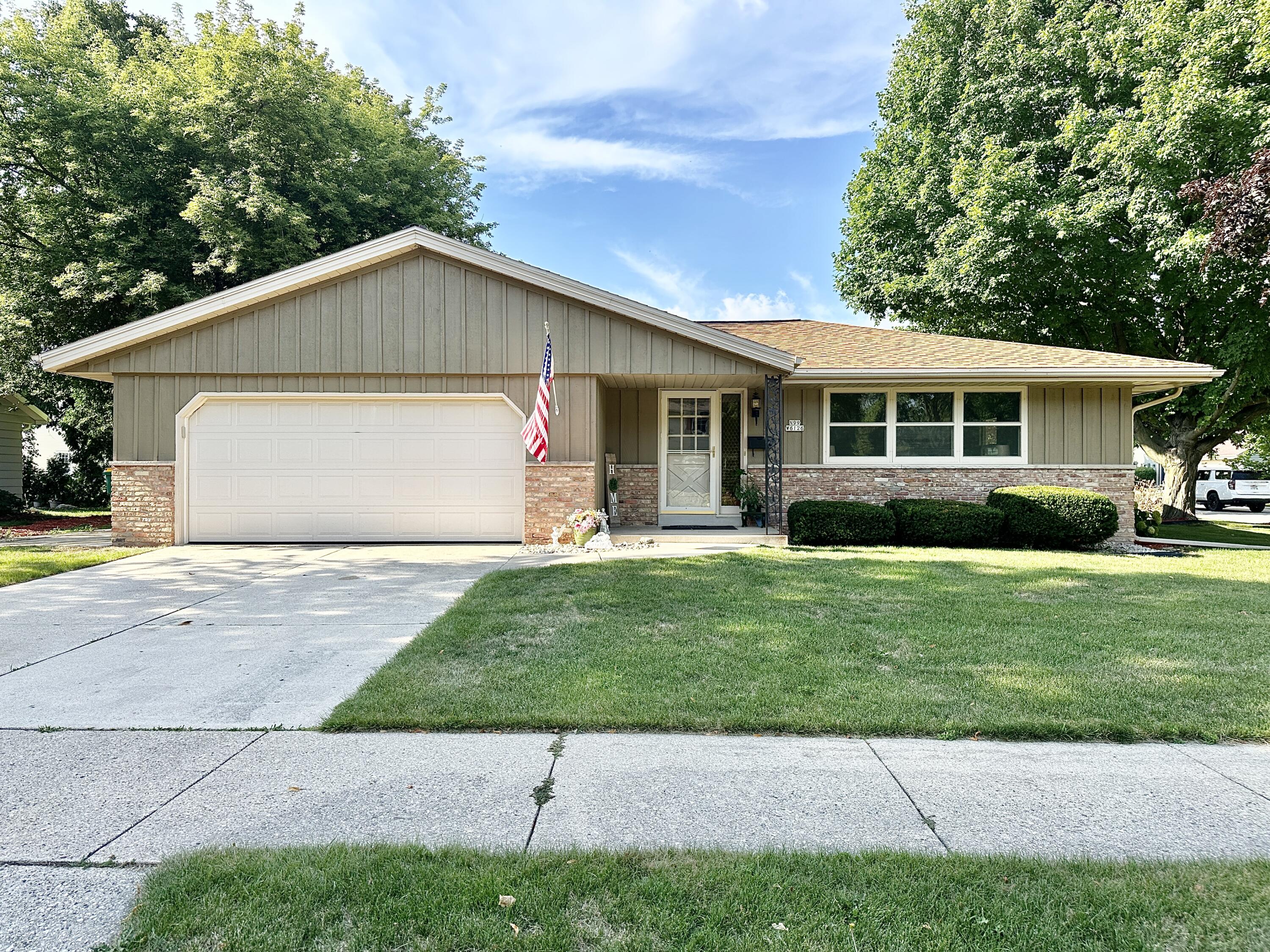 N99W6126 Bristol Lane, Cedarburg, WI 53012 Compass