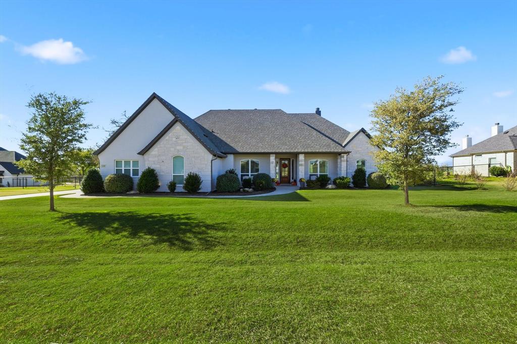 a view of house with garden