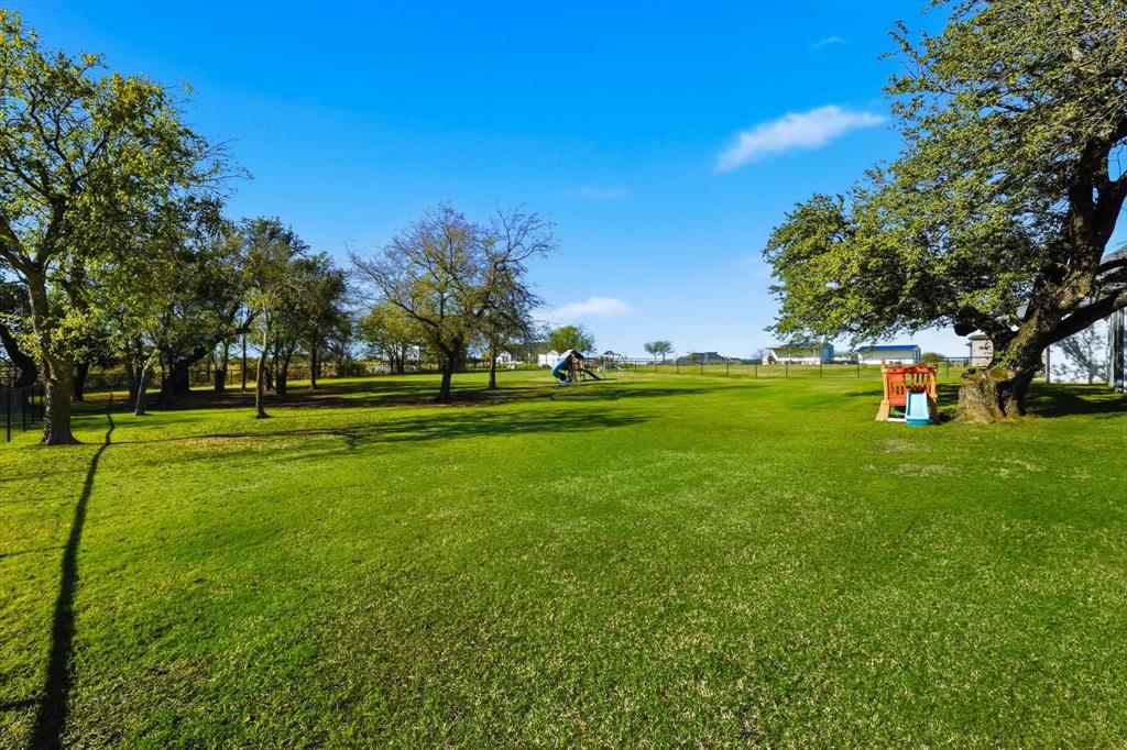 235 Columbia Court Springtown, TX 76082 - Photo 29 of 34