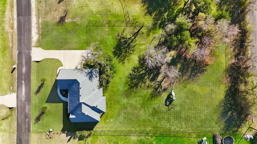 235 Columbia Court Springtown, TX 76082 - Photo 33 of 34