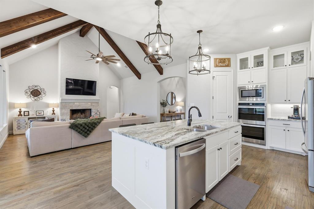 235 Columbia Court Springtown, TX 76082 - Photo 10 of 34