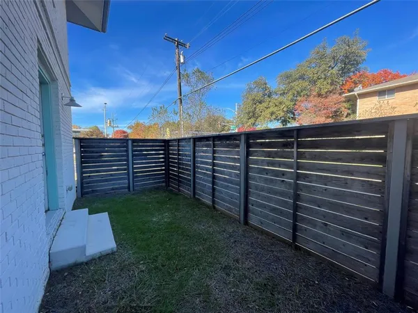 $1,260 | 5520 Gaston Avenue, Unit 108, Dallas, TX 75214