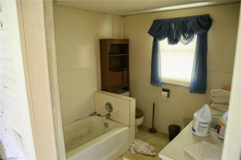 1063 Weaver Road Lexington, NC 27295 - Photo 3 of 7 Gallery Image 3