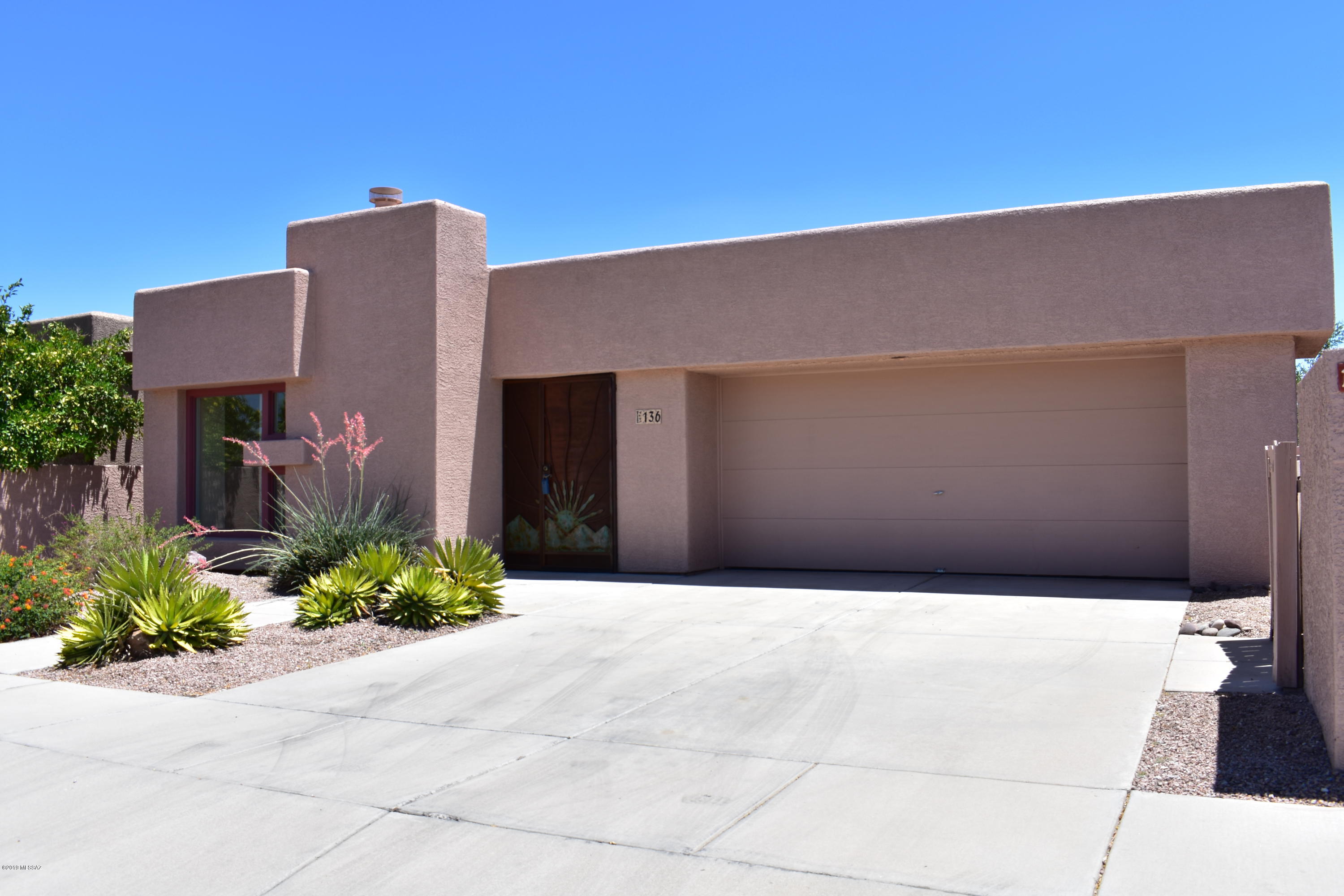 136 South Shadow Creek Place Tucson, AZ 85748 - Photo 2 of 33