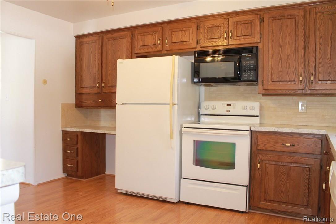 167 Booth Road Troy, MI 48085 - Photo 19 of 30 IMG_1409.JPG