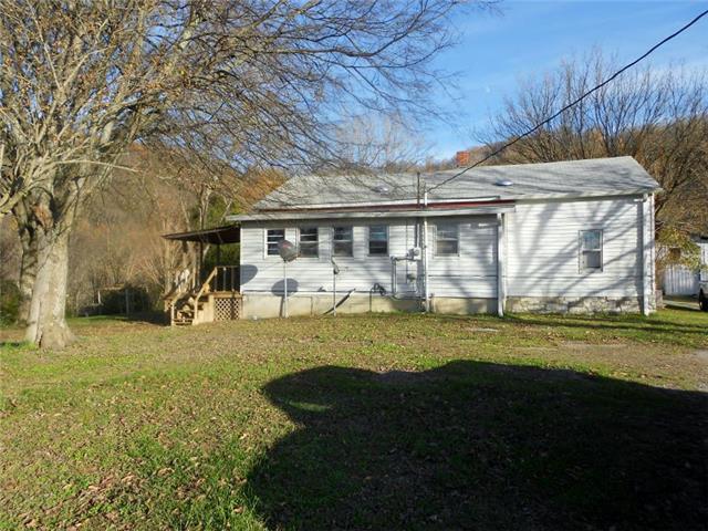 3435 Sherrilltown Road Watertown, TN 37184 - Photo 5 of 20 a view of a big room with a big yard and potted plants